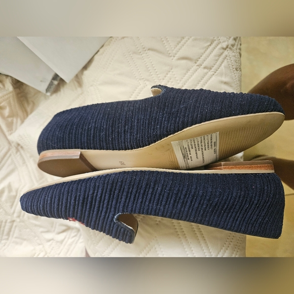 Shoes - Picture 2 of 4